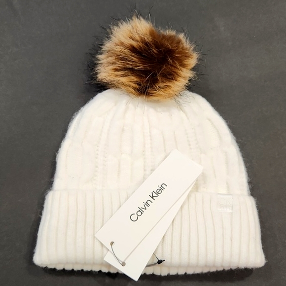 NWT Calvin Klein Cream Faux Fur Pom-Pom Knit Beanie Hat One Size MSRP $48 - Picture 10 of 10